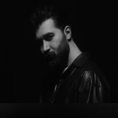 دانلود آهنگ نفهمیدم علی یاسینی (من هنوزم سر تو بی جنبم مثل تو نیستم رو برد تو میبندم)